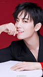                                                                     #肖战# 
#王一博# 
#陈情令# 
世人谓我恋长安，
其实只恋长安某。
习惯每天刷微博，
其实只是看你们而已！...展开全文c                                    