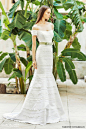 希腊婚纱品牌 Christos Costarellos 释出2015婚纱系列LookBook。来自古老的爱琴海的恩赐，有着鲜明的轮廓和传统希腊式风范，不规则的硬纱奚堆裙身，巨大的花朵盛开在裙脚，诉说着希腊式的浪漫! 