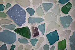 海玻璃马赛克图案由海玻璃制成，以自然的色彩为生活背景。
