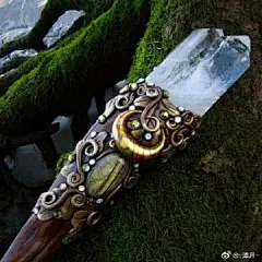 工艺品｜魔杖！
关键词：魔法、魔幻、西方奇幻、绘画参考、花纹、素材、纹样参考、复古风格、华丽器物。
图源：Pinterest。
圈组织：#艺术哲人##好物99# @艺术哲人
O+ 是月君的后宫 + ​​​​