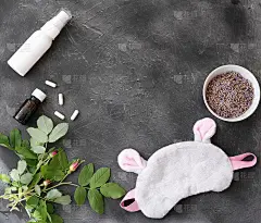 不同类型的睡眠好帮手。褪黑素喷雾和褪黑素胶囊，
