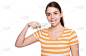年轻女孩，有电动牙刷，白色背景隔离.