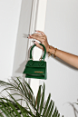 The New Bag Dictionary - GADRIANA : Classic purses are being replaced by bags that offer more artistic and particular proposals for a third of the price, which have found their inspiration in unexpected stories: from the experience of going to a Parisian 