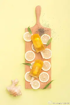 【夏日冷饮】ELLE cafe六本木Hills店将于7月20日-8月31日期间限定贩卖黄金压缩果汁制成的冰棒，使用了可以改善肌肤、调理身体的超级蔬果作为原料～有黄瓜绿色果蔬、浆果、柠檬生姜、热情火龙果四种口味，分别具有清肠、防止老化、促进新陈代谢、对抗紫外线的功效，光看海报就馋死速报酱啦...