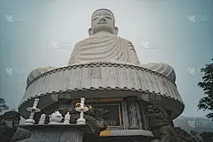 越南岘港阳光世界巴那山雾中的佛像