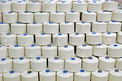 在工业缝纫机纺成的纱线中，许多线交织在一起