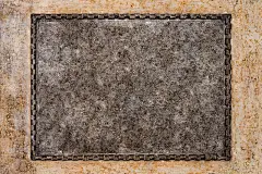 古旧的画框空挂在古老的墙上。