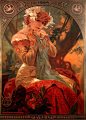 阿方斯·慕夏(1860-1939)alphonse mucha 波西米亚人，1860年出生于捷克共和国莫拉维亚, 希望能成为一个历史画家.慕夏在今日已是捷克公认的国宝，其所创作的海报与饰板，更是现代印刷美术设计的典范。他所创造出的画中女子，优雅迷人、在欲言又止中带着一股诱人心魄的魅力，与毕尔斯利、克林姆笔下的奇特异色女子，形成强烈的对比，塑造出属于慕夏个人独特而甜美的清新典型，而成为新艺术中的佼佼者。