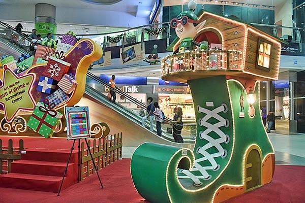 2014年新加坡港湾中心中庭圣诞布置节日...