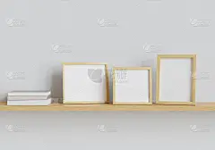 架子上有三个相框和几本书。包括剪切路径。3 d渲染。