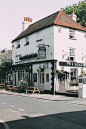 House, london and the black lion HD photo by Eduard Militaru (@eduardmilitaru) on Unsplash