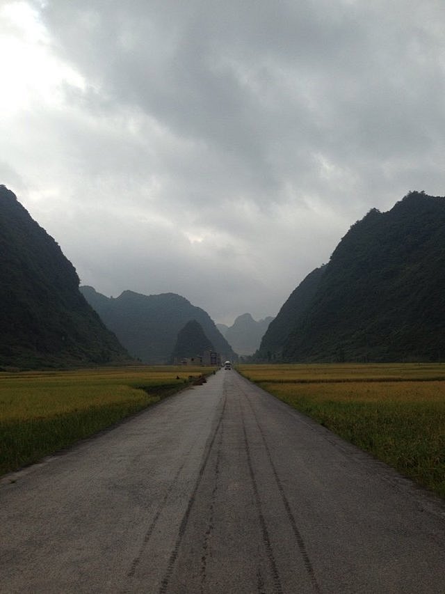 在荔波县城到茂兰景区的路上。,shan1...