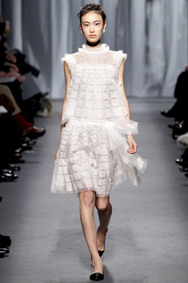 Chanel Spring 2011 Couture Fashion Show : The complete Chanel Spring ...