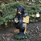 独立站新款黑熊树脂雕像花园装饰工艺品家居摆件踩到小矮人的黑熊