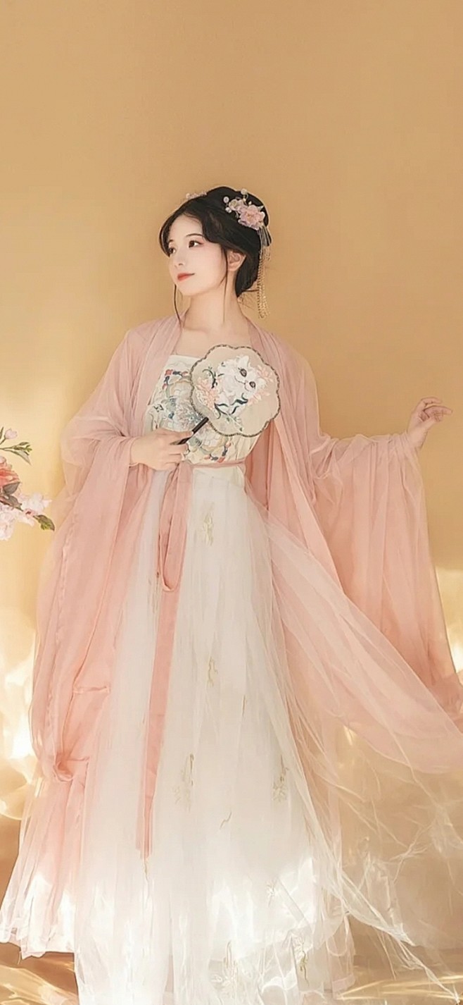 繁花问夏
采集@别致的七
cr：惜尘粒