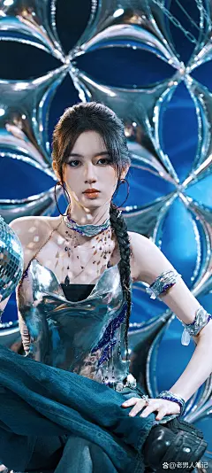 周也全屏手机壁纸：冷脸麻花辫酷...@老男人笔记的动态