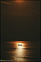 夕阳，海，船