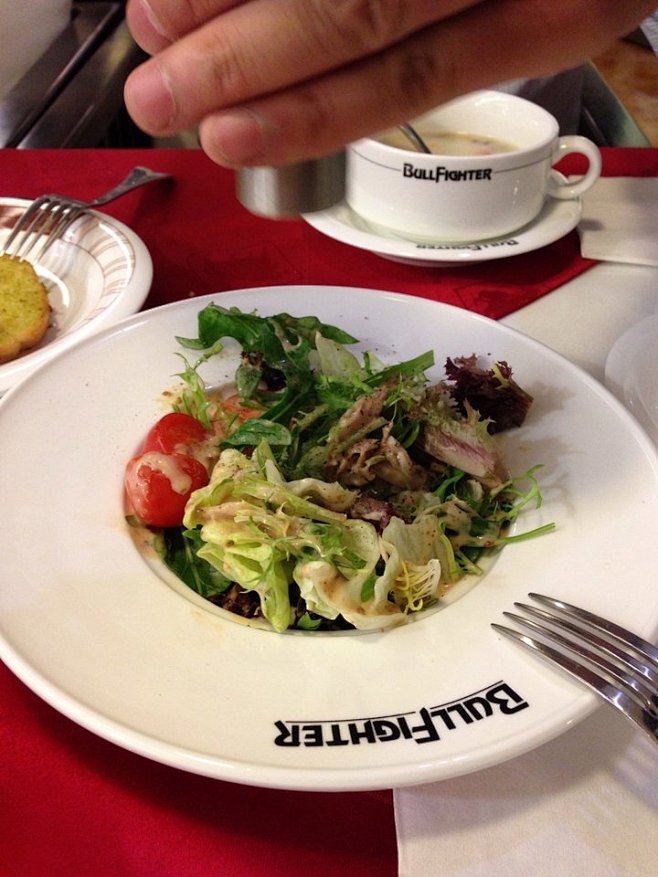 和粑粑麻麻逛完商场去吃饭百货大楼新开了一家bullfighter斗牛士餐厅