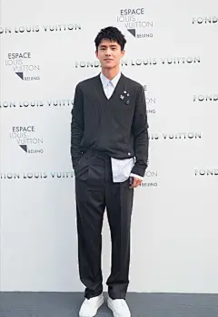 【图片】回复：【青春好燃】#刘昊然壁纸#为崽崽的小暖阳们建一幢壁纸大楼hi_刘昊然吧_百度贴吧