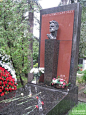 现实批判作家契诃夫 造型像“套子”的墓碑下安葬的是名著《套中人》《变色龙》的作者...
