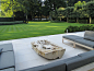 contemporary garden | pale stone deep patio | immaculate lawn | Projecten | Vertus