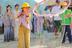 木槿銘何溪采集到互动演绎-杂技、杂艺、小丑、泡泡秀