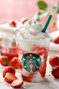 日本星巴克将于5月17日～6月13日限期推出「草莓奶油星冰乐」。酸甜的草莓与香浓的奶油相遇，带给你清凉感与新鲜果实感的双重冲击。售价：Tall 570日元~ ​​​​