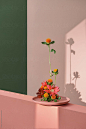 静物简约。 农村抽象背景与花瓶和春天的白花，马克·特兰（Marc Tran）为Stocksy United