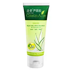 产品主要功效：有效修护肌肤、舒缓皮肤不适；补水、缩水、防止肌肤干燥老化，在增强肌肤弹性的同时更给肌肤带来柔滑触感。特别适合痘痘、敏感、暗黄、粗糙、受损肌肤。

用法：将患处洗净，涂上芦荟胶，经常使用美容效果更佳。

 

 

 

---芦荟胶使用小贴士---

芦荟胶是以目前世界上最先进的“冷冻稳定法”技术从天然草本植物“芦荟”中萃取而成，其纯度非常高，不含任何化学添加剂和杂质，无毒负作用，对割伤、擦伤、伤口溃烂、烫伤、皮肤痕痒、青春痘、黑斑、蚊虫叮咬，牙痛，唇角溃烂，手术疤痕等等都有明显的辅助作用,