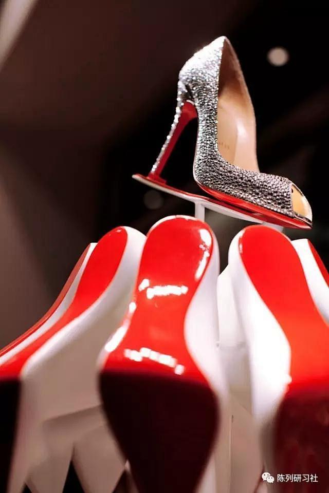 巴黎Christian Loubouti...