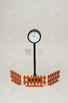 时间约束的概念。经济危机和政府制裁，金融和旅游业停滞。