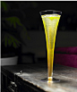 【含羞草Mimosa 】即使不是专业调酒师，也可以简单上手制作,含羞草开黄色的花，此酒因为与其花色相近，所以取用此名~材料：香槟1/2，橙汁1/2 制法：①在比尔森式酒杯中倒入香槟；②用橙汁注满，轻轻地调和~