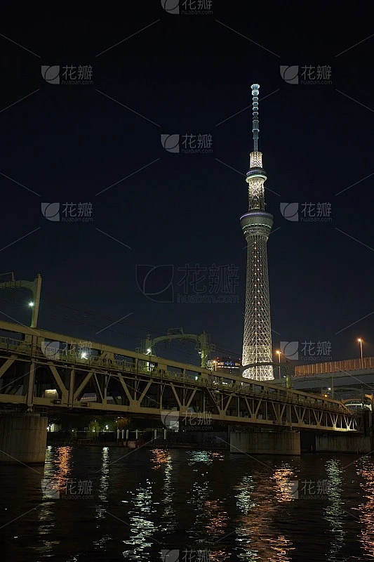 东京天空树和sumida河与夏天的光素材-花瓣网