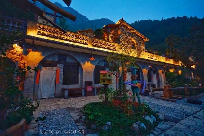 颓败窑洞聚落，变身最美民宿村，山西云丘山古村游玩全攻略_临汾游记_途牛