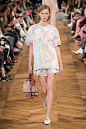 Stella McCartney Spring 2019 Ready-to-Wear Fashion Show : The complete Stella McCartney Spring 2019 Ready-to-Wear fashion show now on Vogue Runway.