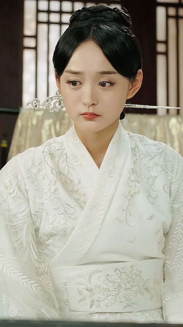 凤弈叶凝芝何泓姗饰