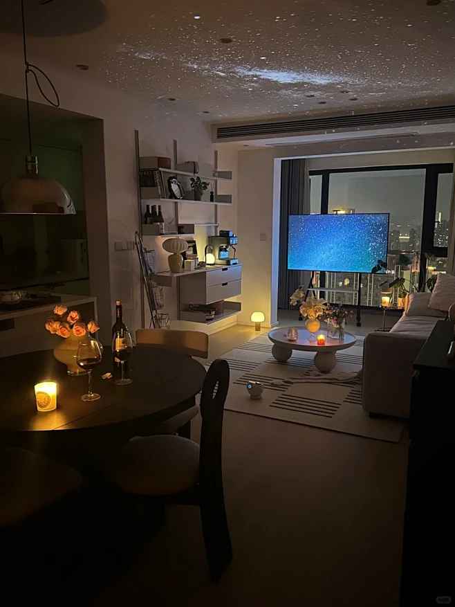 下班就冲回家随手拍夜晚的客厅好浪漫