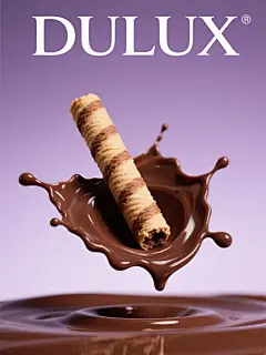 海报设计，巧克力棒中间是可口饼干卷，薄薄的香芋紫色流心，芋泥质感，悬空流动的效果，食品特写拍摄，摄影棚拍摄，海报设计感，高级紫色渐变可可色