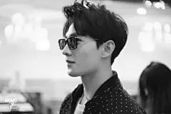 #杨洋#
我一直在等一个 让我死心塌地的男孩子
一见公子误终身，不见公子终身误
今生一顾，至此流年
今夕何夕，见此良人
今生何求，唯你
#杨洋#
