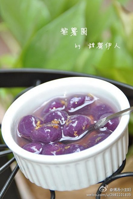 【紫薯圆】1.250g紫薯蒸熟，加两大匙...