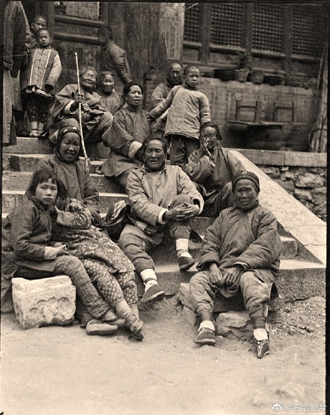 1919年，泰山。小脚女人的艰难祈福路。...