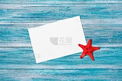 俯视图上的模型，为照片的白纸卡