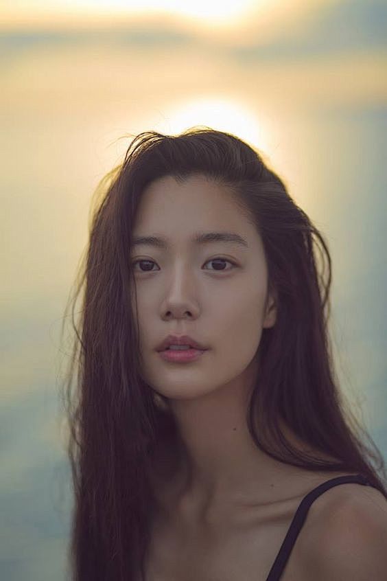 Clara Lee is a Swiss...