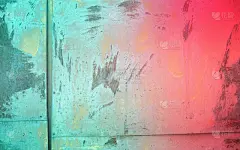 霓虹灯光下的现代时尚色彩背景。复制空间设计。