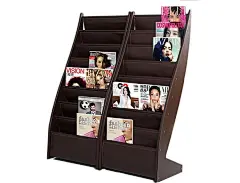 莎士丹

位置：一期1C004
品类：家居饰品
风格：现代
品牌简介
　　莎士丹国际（香港）有限公司成立于1998年。连锁经营模式，成立时尚收纳用品研发中心，拥有意大利设计师领衔的专业研发团队，并与欧美多家品牌公司10多年合作开发。涵盖时尚收纳：首饰盒 手表盒 化妆盒等；居家收纳：纸巾盒 遥控器盒 垃圾桶 斗柜钱包等；个人收纳：名片包 钱包 化妆镜 旅行背包 洗漱包等；办公收纳：桌面文具 文件夹 文件柜 书报架等。
