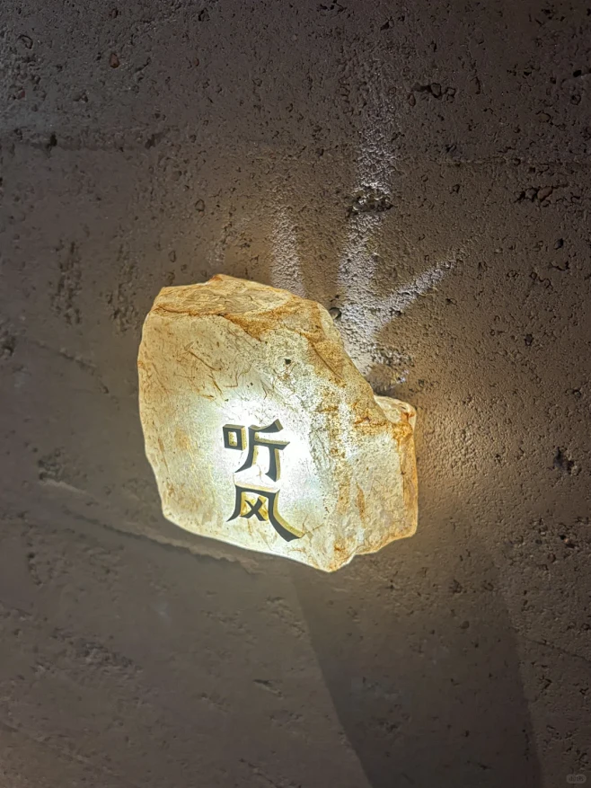 艺术包厢门牌｜独一无二的发光石头 - 小...