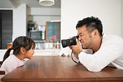 Father taking photo of daughter at homeEveryday life of father and daughter at home