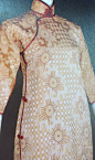 20世纪20年代浅棕色几何纹缎旗袍.bmp