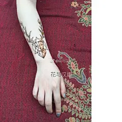 M+的透明屋顶和对应的地板确实很美！图五的特别说明：姑娘是看了《新木乃伊》之后，特别想变成觉醒复仇的女尸，所以过来画了名为“诅咒”的#印度海娜纹身# ，晚上做梦也要变身木乃伊吧！[奸笑][机智] 2武汉·武汉M➕购物中心 ​​​​