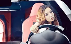 性感车模钟情强力跑车桌面壁纸桌面壁纸3